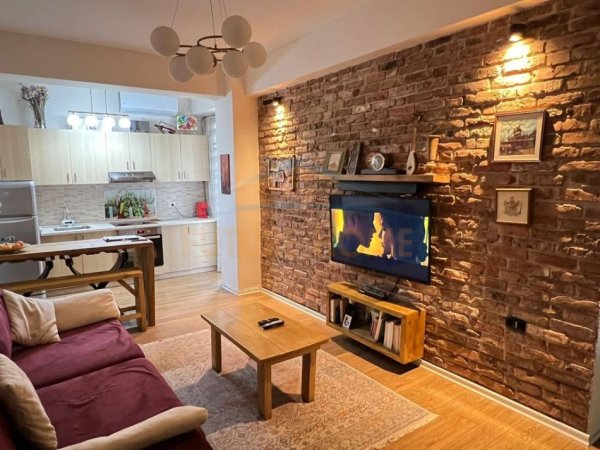 Tirane, shitet apartament 1+1+Ballkon Kati 4, 64 m² 152.500 € (Rruga e Kavajes)