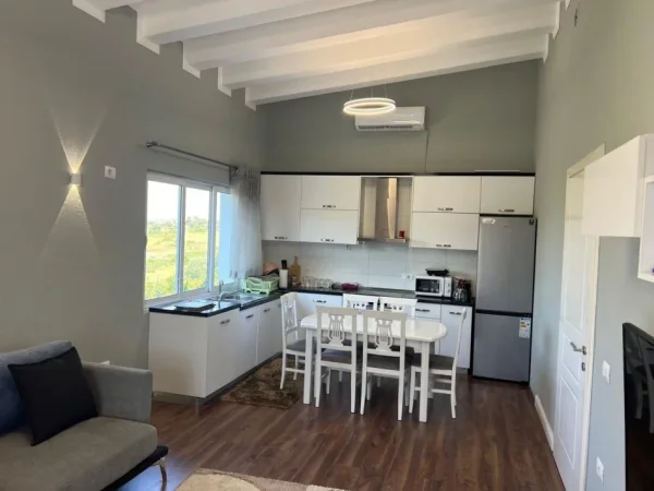 Tirane, jepet me qera apartament 3+1 Kati 2, 323 m² 1.500 € (lunder)