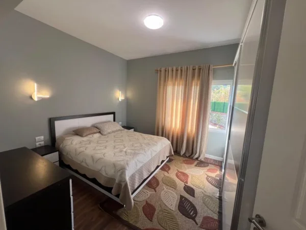 Tirane, jepet me qera apartament 3+1 Kati 2, 323 m² 1.500 € (lunder)