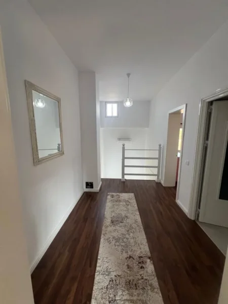 Tirane, jepet me qera apartament 3+1 Kati 2, 323 m² 1.500 € (lunder)