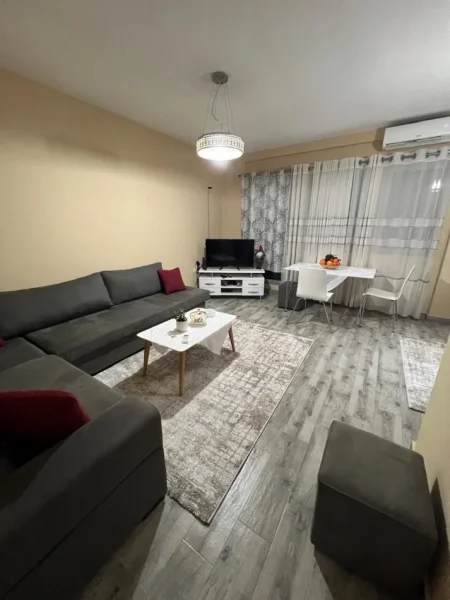 Shqiperi, jepet me qera apartament 1+1+Ballkon Kati 7, 61 m² 520 € (don bosko)