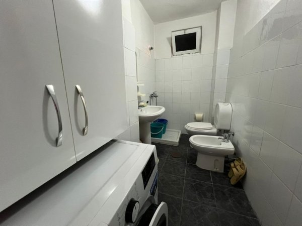 Tirane, shitet apartament 1+1+Aneks+Ballkon , 64 m² 104.000 € (rruga dibres)