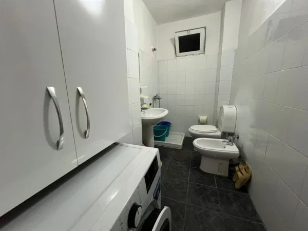 Tirane, shitet apartament 1+1+Aneks+Ballkon , 64 m² 104.000 € (rruga dibres)