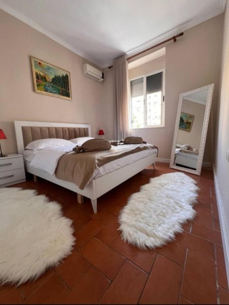 Tirane, jepet me qera apartament 2+1 Kati 3, 86 m² 720 € (Rruga e Durresit)