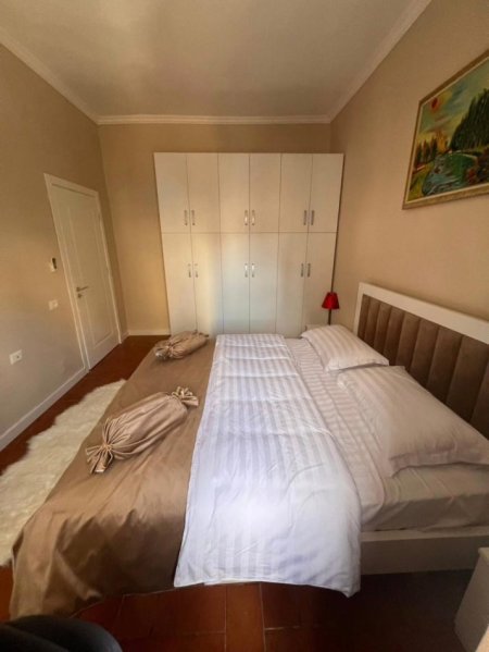 Tirane, jepet me qera apartament 2+1 Kati 3, 86 m² 720 € (Rruga e Durresit)