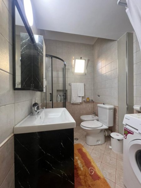 Tirane, jepet me qera apartament 2+1 Kati 3, 86 m² 720 € (Rruga e Durresit)