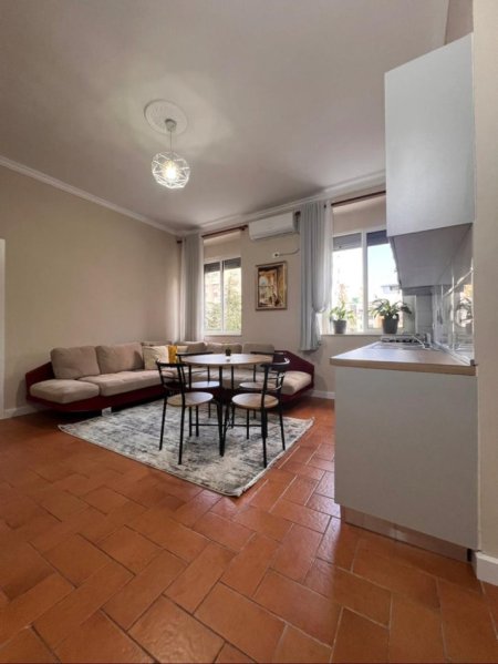 Tirane, jepet me qera apartament 2+1 Kati 3, 86 m² 720 € (Rruga e Durresit)