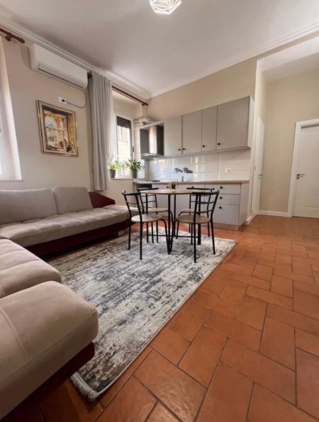 Tirane, jepet me qera apartament 2+1 Kati 3, 86 m² 720 € (Rruga e Durresit)