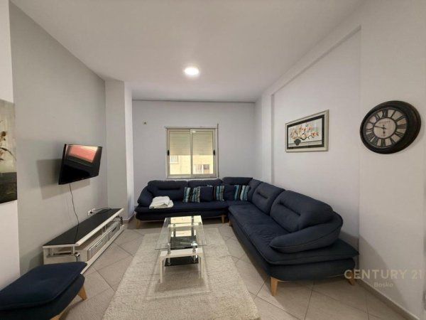 Tirane, jepet me qera apartament 2+1 Kati 1, 90 m² 650 € (Liqeni Thate)
