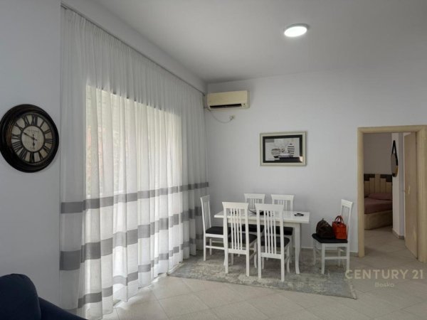 Tirane, jepet me qera apartament 2+1 Kati 1, 90 m² 650 € (Liqeni Thate)