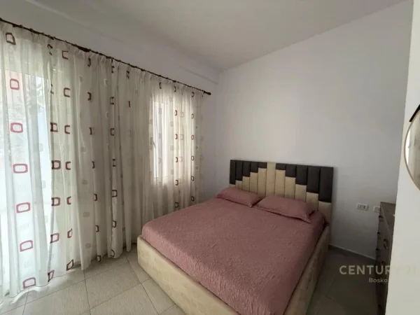 Tirane, jepet me qera apartament 2+1 Kati 1, 90 m² 650 € (Liqeni Thate)