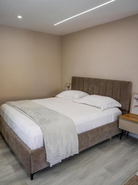 Tirane, jepet me qera apartament 1+1 Kati 2, 700 €