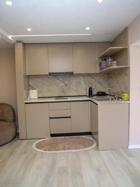 Tirane, jepet me qera apartament 1+1 Kati 2, 700 €