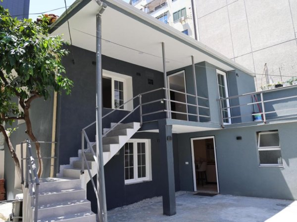 Tirane, jepet me qera apartament 1+1 Kati 2, 700 €