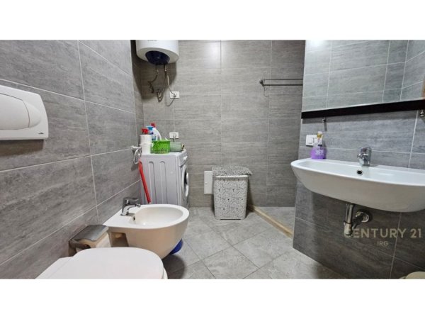 Tirane, jepet me qera apartament 1+1+Aneks+Ballkon Kati 8, 105 m² 800 € (Kompleksi Magnet)