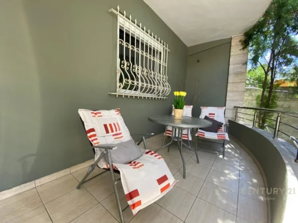 Tirane, jepet me qera apartament 1+1 Kati 1, 80 m² 600 € (Don Bosco)