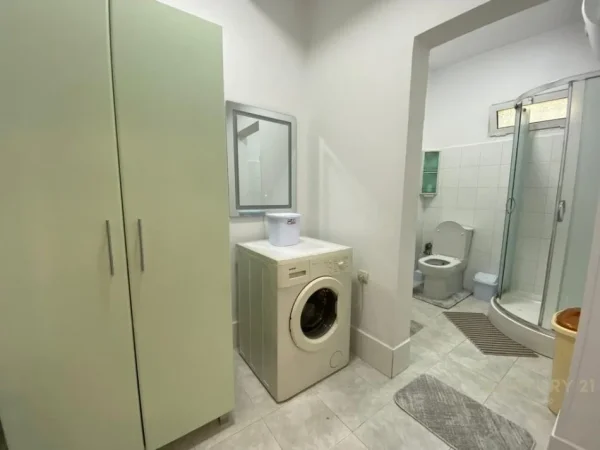 Tirane, jepet me qera apartament 1+1 Kati 1, 80 m² 600 € (Don Bosco)