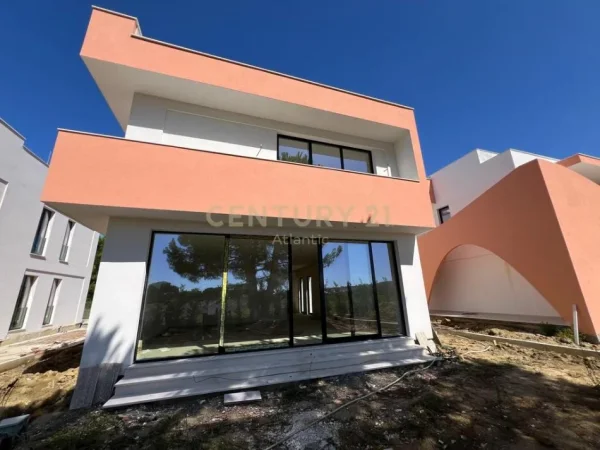 Durres, shes Vile 2+1+Ballkon Kati 3, 450 m² 500.000 € (Gjiri Lalzit)