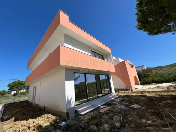 Durres, shes Vile 2+1+Ballkon Kati 3, 450 m² 500.000 € (Gjiri Lalzit)