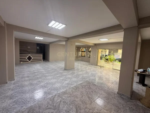 Tirane, shes ambjent biznesi Kati 0, 125 m² 200.000 € (Materniteti Ri)
