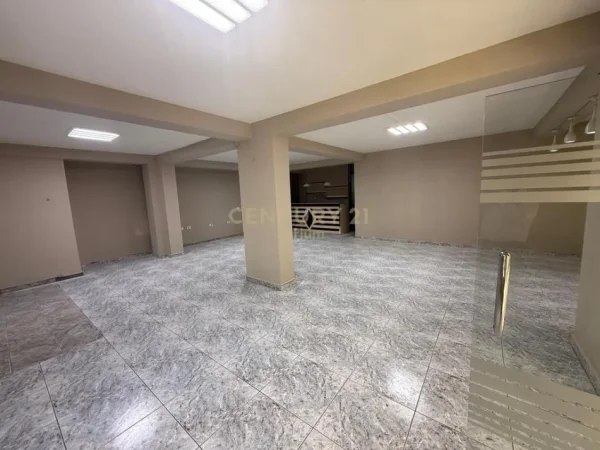 Tirane, shes ambjent biznesi Kati 0, 125 m² 200.000 € (Materniteti Ri)