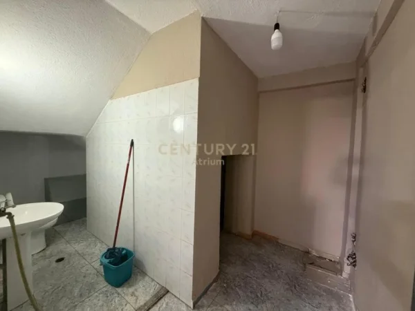 Tirane, shes ambjent biznesi Kati 0, 125 m² 200.000 € (Materniteti Ri)