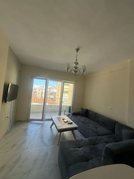 Tirane, jepet me qera apartament 1+1 Kati 4, 70 m² 700 € (Pazari Ri)