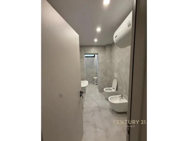 Tirane, jepet me qera zyre Kati 2, 79 m² 1.200 € (Garda)