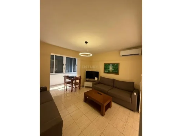 Tirane, jepet me qera apartament 1+1 Kati 2, 500 m² 500 € (Mihal Grameno)