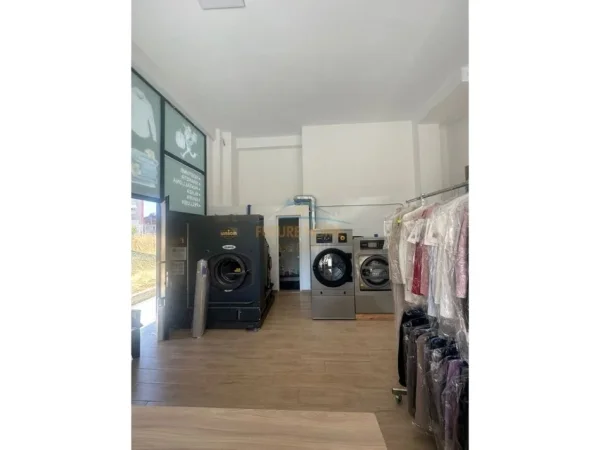 0683487469 Tirane, jepet me qera ambjent biznesi Kati 0, 52 m² 400 € (ASTIR)