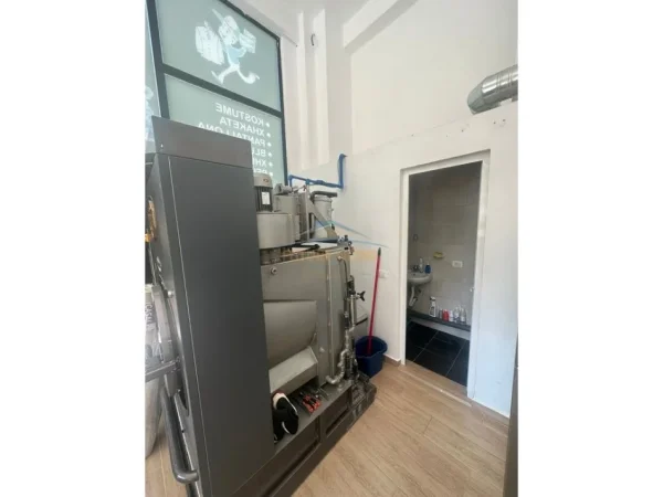 0683487469 Tirane, jepet me qera ambjent biznesi Kati 0, 52 m² 400 € (ASTIR)