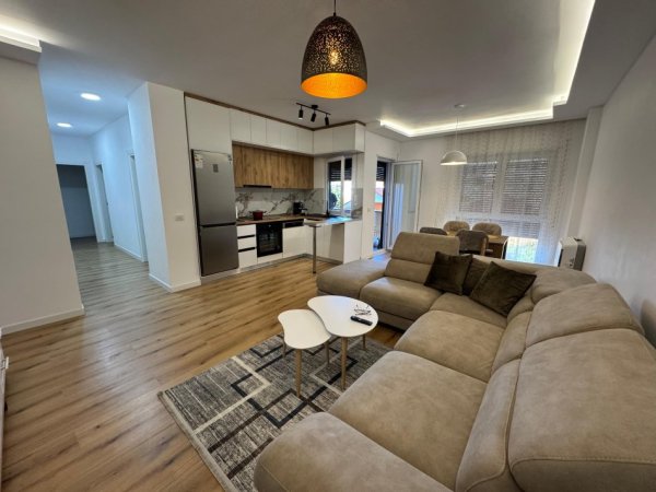 Tirane, jepet me qera apartament 2+1 Kati 2, 1.000 € 
