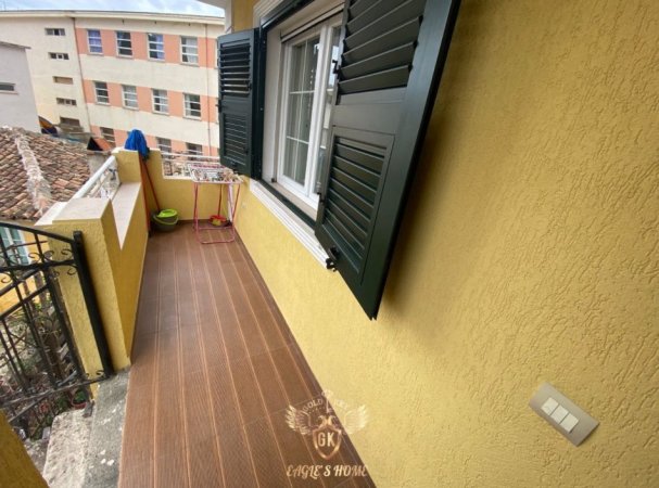 Durres, jepet me qera apartament 2+1+Ballkon Kati 2, 111 m² 500 € (Ish Rajoni • 500€ • 2+1 + Guzhine e vecuar)