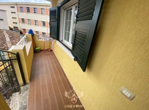 Durres, jepet me qera apartament 2+1+Ballkon Kati 2, 111 m² 500 € (Ish Rajoni • 500€ • 2+1 + Guzhine e vecuar)
