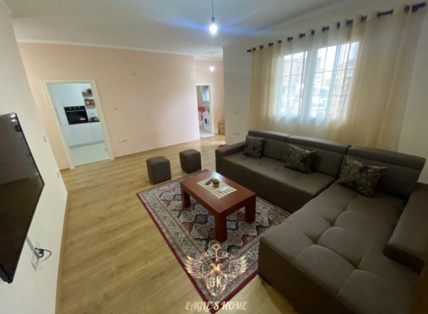 Durres, jepet me qera apartament 2+1+Ballkon Kati 2, 111 m² 500 € (Ish Rajoni • 500€ • 2+1 + Guzhine e vecuar)