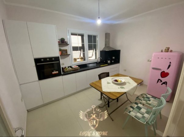 Durres, jepet me qera apartament 2+1+Ballkon Kati 2, 111 m² 500 € (Ish Rajoni • 500€ • 2+1 + Guzhine e vecuar)