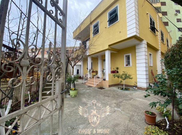 Durres, jepet me qera apartament 2+1+Ballkon Kati 2, 111 m² 500 € (Ish Rajoni • 500€ • 2+1 + Guzhine e vecuar)