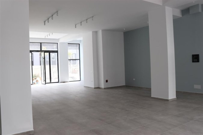 Tirane, jepet me qera dyqan Kati 0, 170 m² 1.200 € (RRUGA E KAVAJES)
