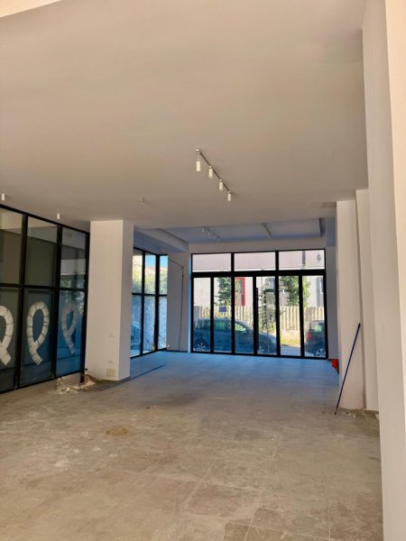 Tirane, jepet me qera dyqan Kati 0, 170 m² 1.200 € (RRUGA E KAVAJES)