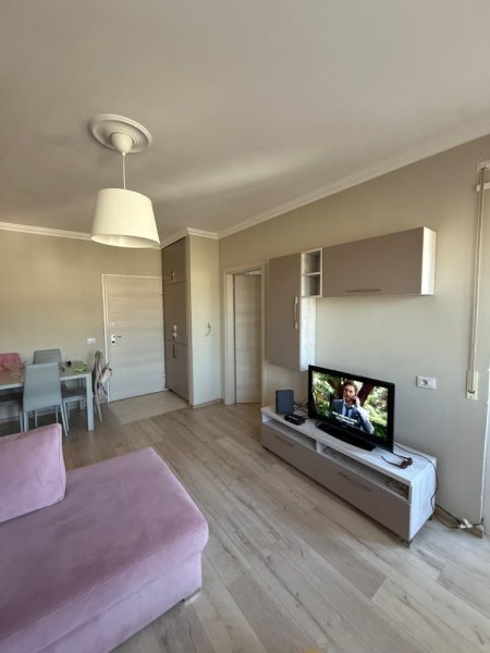 Tirane, jepet me qera apartament 1+1 Kati 4, 68 m² 600 € (radison)
