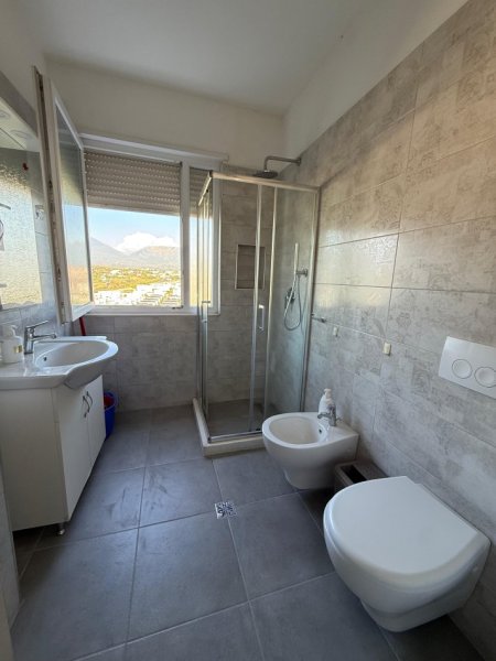 Tirane, jepet me qera apartament 1+1 Kati 5, 68 m² 600 € (HOTEL RADISON)