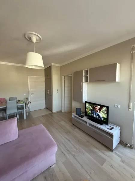 Tirane, jepet me qera apartament 1+1 Kati 5, 68 m² 600 € (HOTEL RADISON)