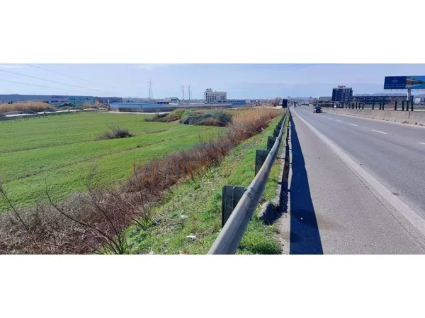 Tirane, shitet toke , 10.000 m² 500.000 € (Autostrada Tirane-Durres)