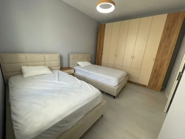 Tirane, jepet me qera apartament 2+1 Kati 7, 100 m² 800 € (fusha e aviacionit)