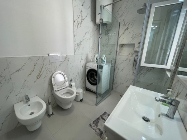 Tirane, jepet me qera apartament 2+1 Kati 7, 100 m² 800 € (fusha e aviacionit)