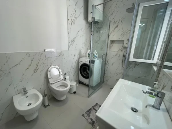 Tirane, jepet me qera apartament 2+1 Kati 7, 100 m² 800 € (fusha e aviacionit)