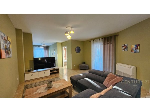 Tirane, jepet me qera apartament 2+1 Kati 8, 105 m² 800 € 