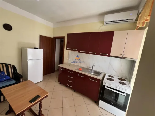 Tirane, jepet me qera apartament 1+1+Ballkon Kati 2, 60 m² 450 € (ZONA 5 MAJI)
