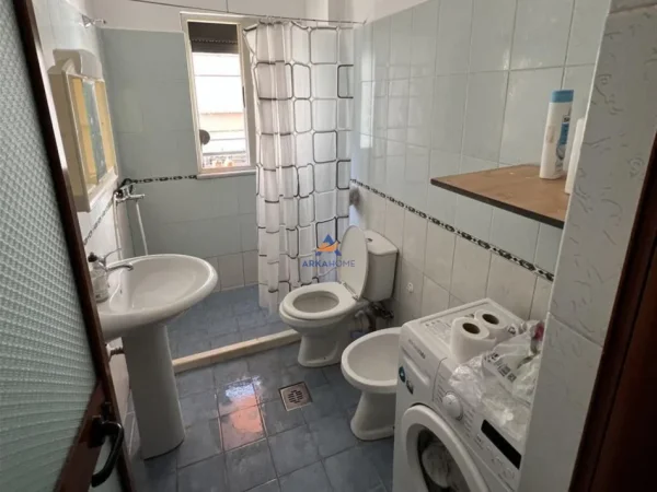 Tirane, jepet me qera apartament 1+1+Ballkon Kati 2, 60 m² 450 € (ZONA 5 MAJI)
