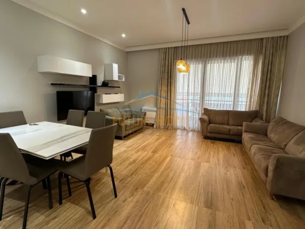 Tirane, jepet me qera apartament 2+1+Ballkon Kati 4, 90 m² 1.000 € (Kompleksi Delijorgji)